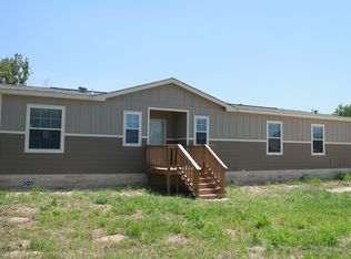 1401 Laredo St, Pleasanton, TX 78064