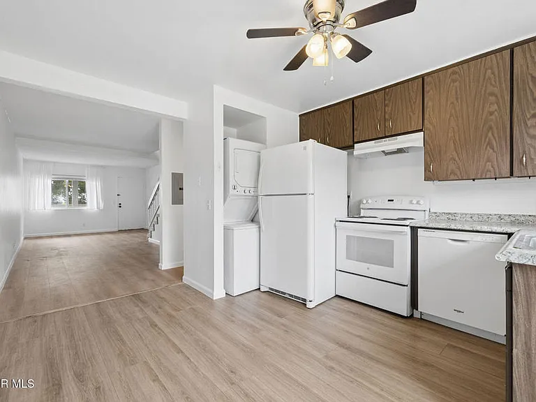 201 S Ventura Rd #7 — Photo 15