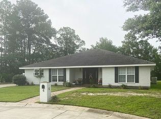 6 Woods Pl, Bay Saint Louis, MS 39520