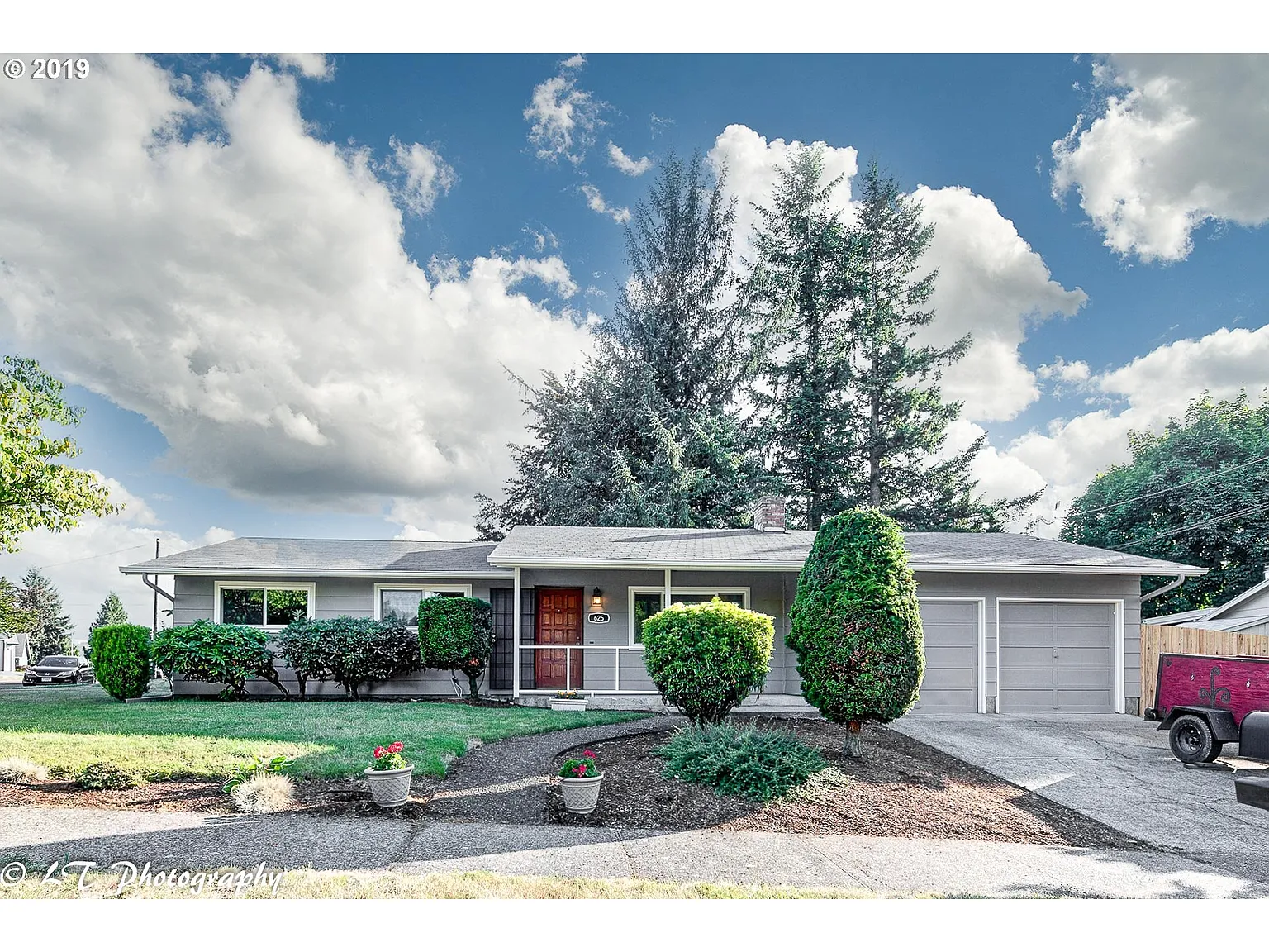 625 NW Cascade Ct photo 1