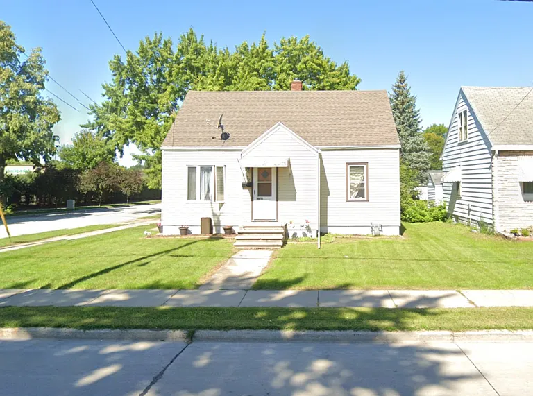 452 Bellevue St — Photo 1