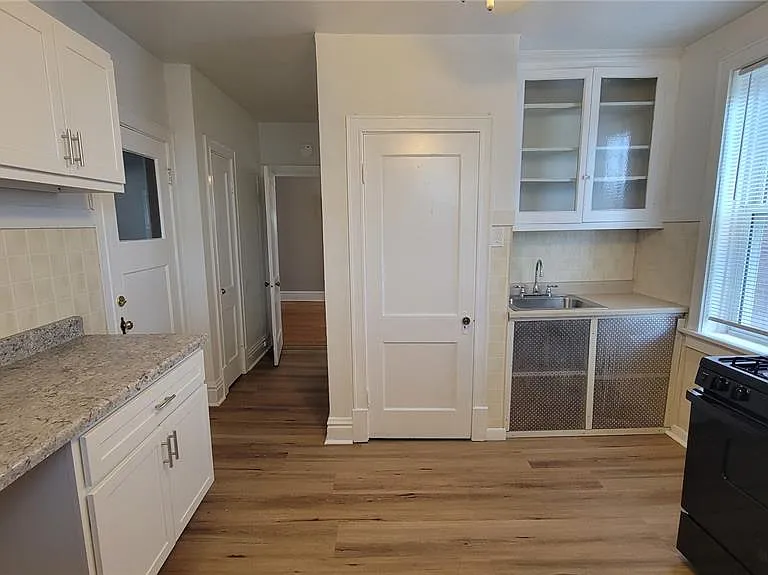 5042 Pernod Ave #2F — Photo 9