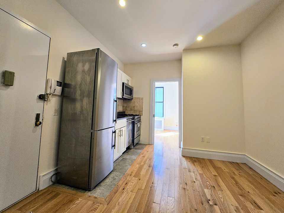 1st image of 256 E 10th St #3Q