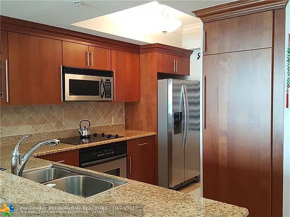 5th image of 401 SW 4th Ave APT 1207
