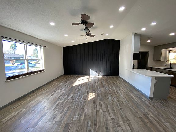 3rd image of 3913 Verona Cir