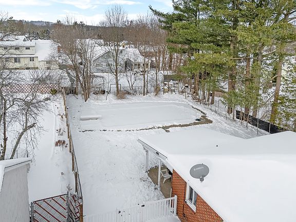 4th image of 2823 Yale St