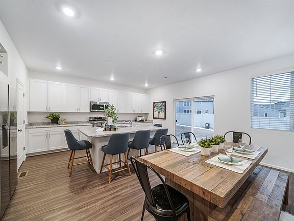 Esprit Dining Kitchen
