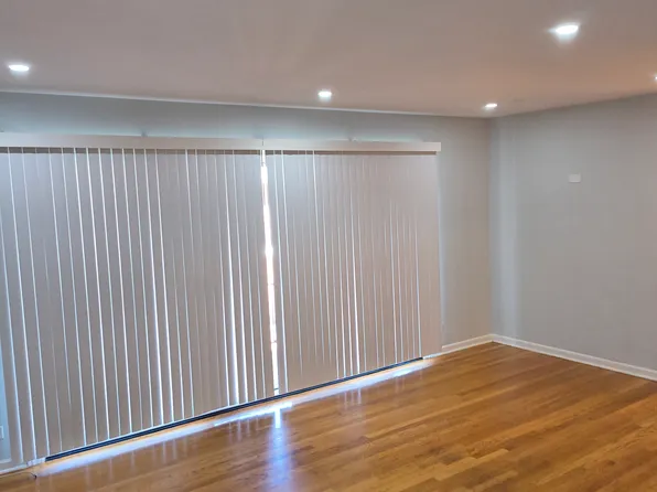 10111 Old Orchard Ct Unit 301, Skokie, IL 60076