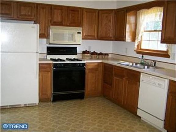 5th image of 404 E Clayton Ave