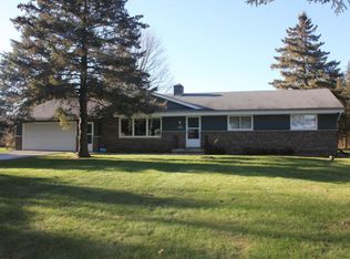 N71W35500 Mapleton Lake Dr, Oconomowoc, WI 53066