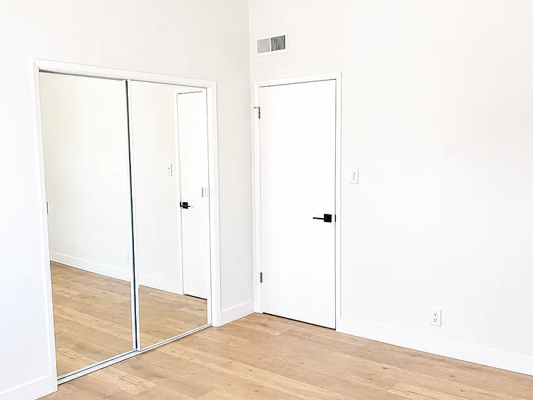 4540 Hazeltine Ave #14 — Photo 15
