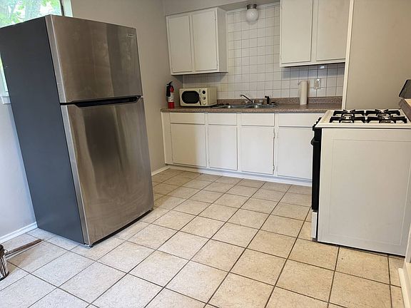 5th image of 4422 1/2 Bell St #1