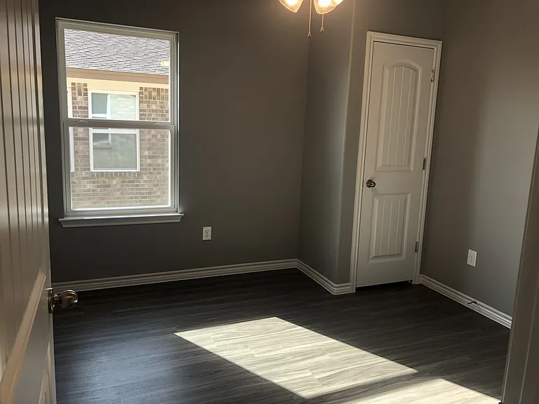 1818 Castroville Trl #B — Photo 8