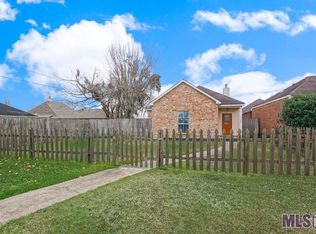 9353 Pecan Tree Dr, Baton Rouge, LA 70810