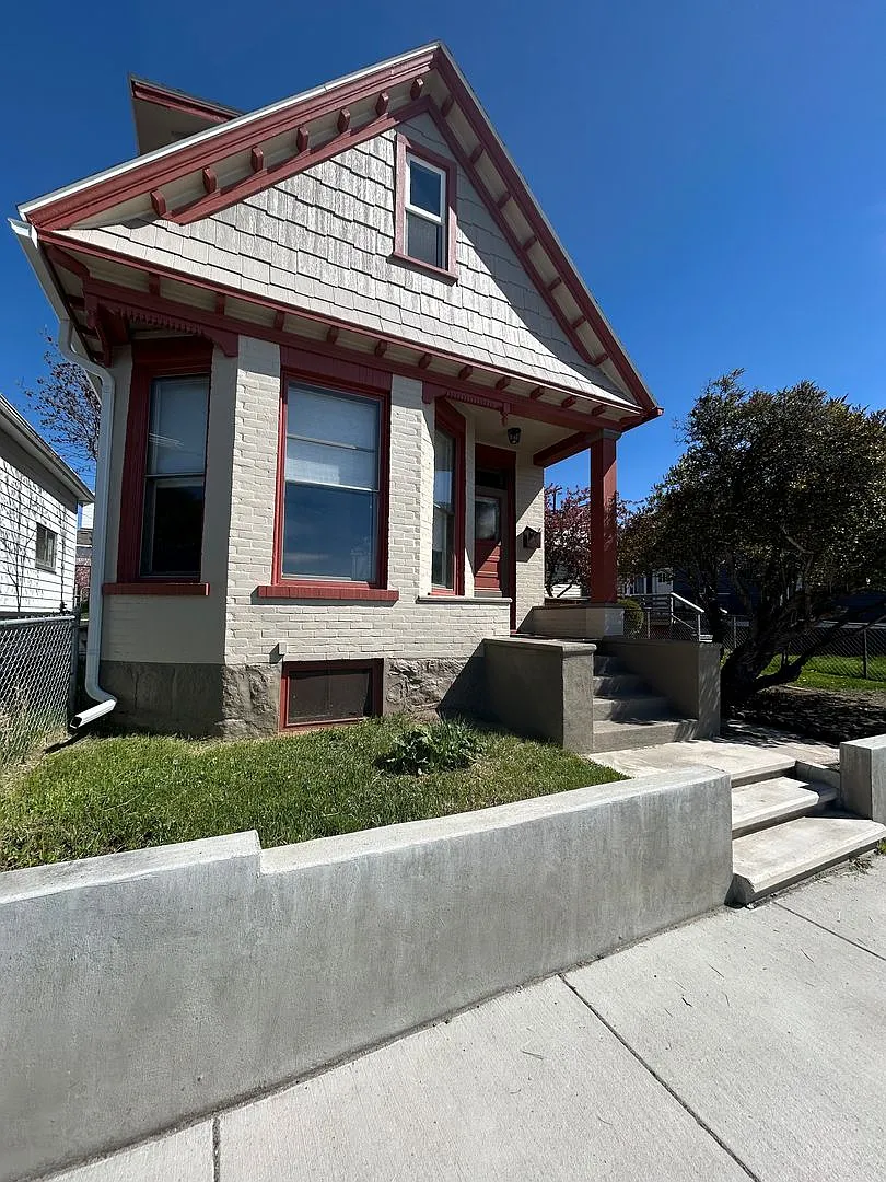This charming property at 1005 W Park St in walking distants to Montana Tech. — Photo 2