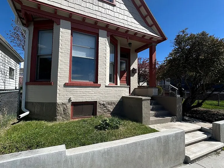 1005 W Park St — Photo 2