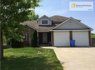 2150 Rock Creek Dr, Tonganoxie, KS 66086
