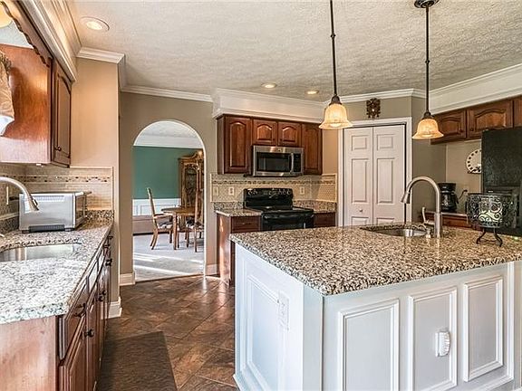 4th image of 129 Hazelwood Dr