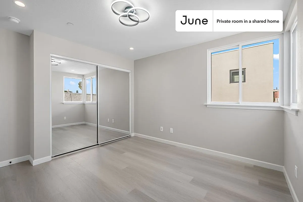 Queen bedroom in 5 bed/5 bath home in Boyle Heights #1829 E — Photo 3