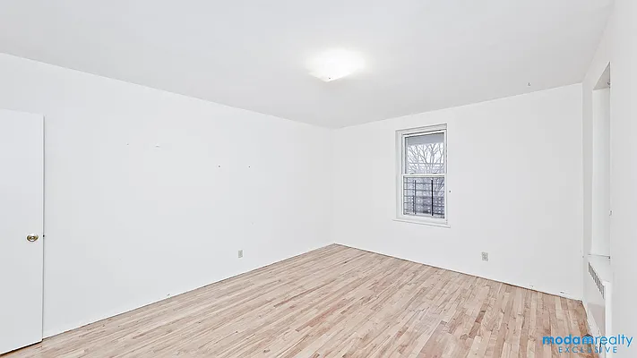 Rented by Moda Realty | media 22