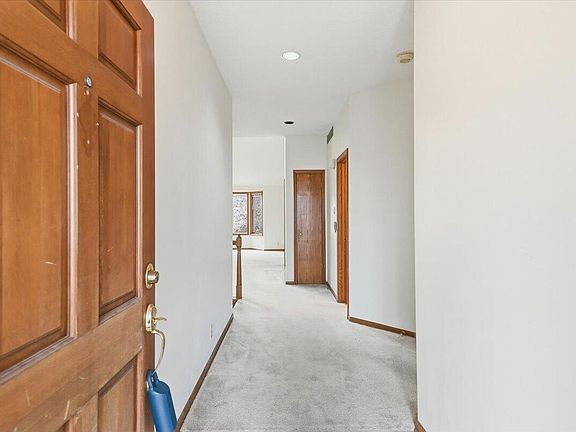 3rd image of 1004 Arbor Ridge Cir