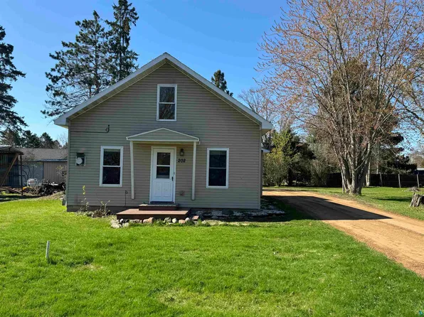 202 1st St NW, Hinckley, MN 55037