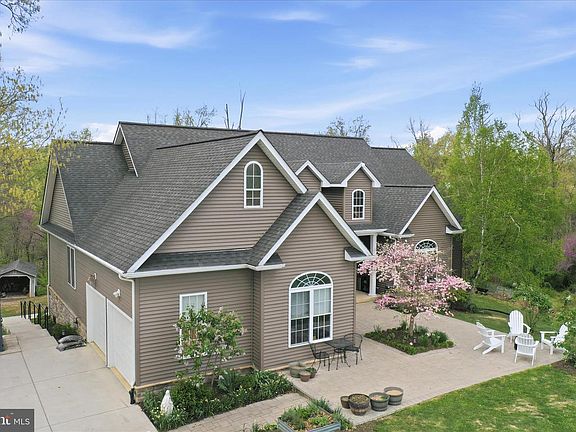 4th image of 201 Liberty Ln