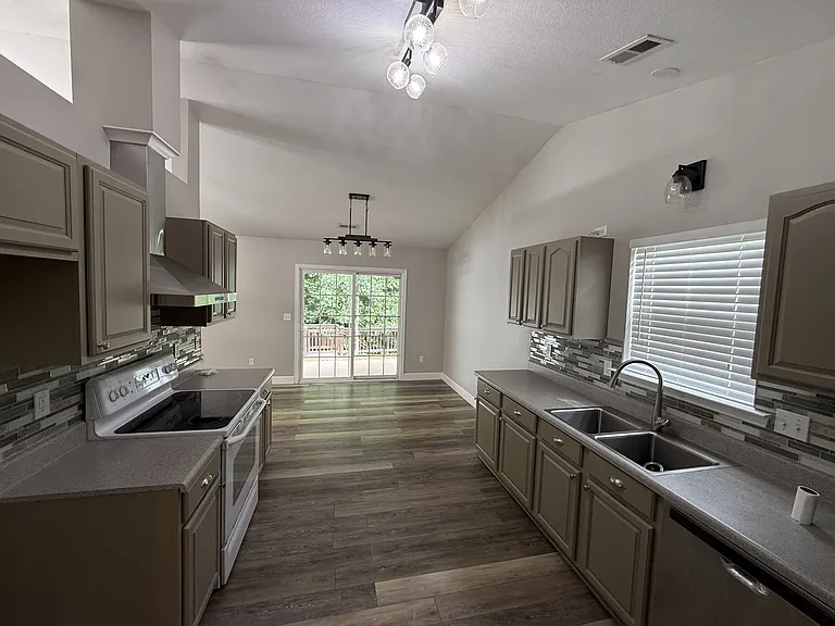 502 Pleasant Green Dr — Photo 64