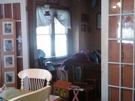 5th image of 132 East St