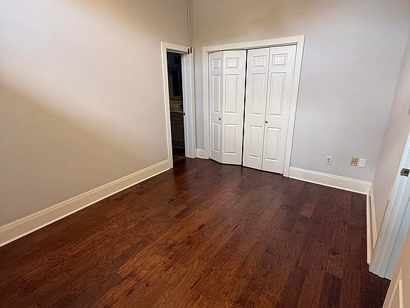 3rd image of 604 Holiday Dr