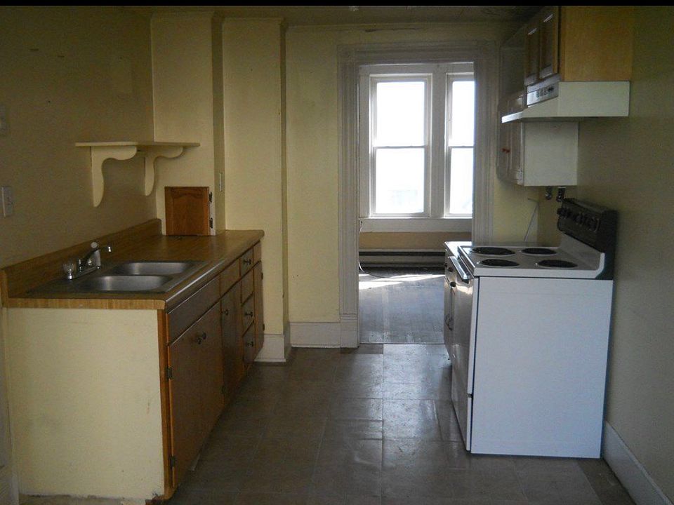 2nd image of 416 College Ave APT 3