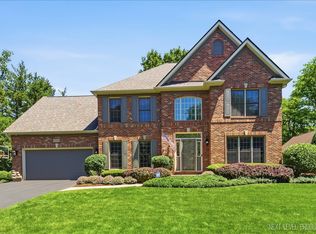990 Pinecrest Dr, Sugar Grove, IL 60554