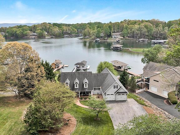 4th image of 3820 Bluewater Dr