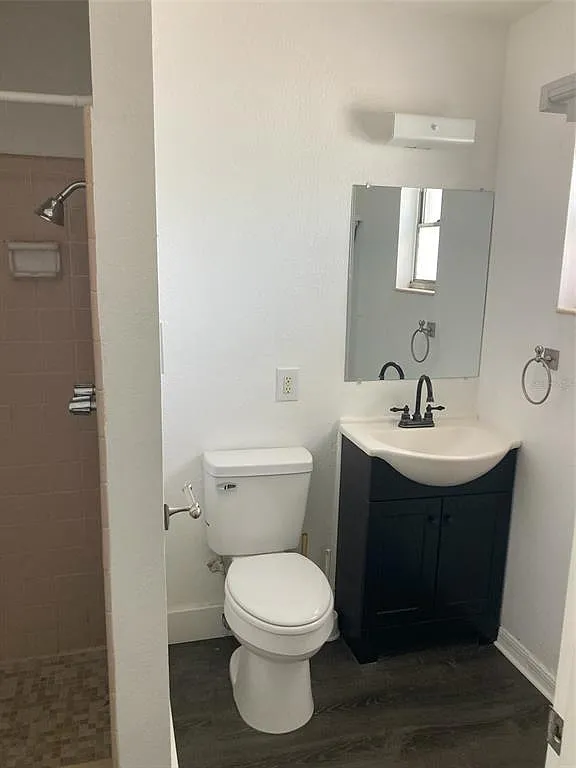 1 bed, 1.0 bath, 295 sqft, $950 — Photo 3