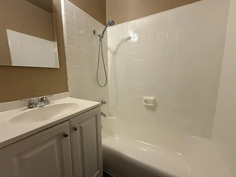 15319 White Ave — Photo 7