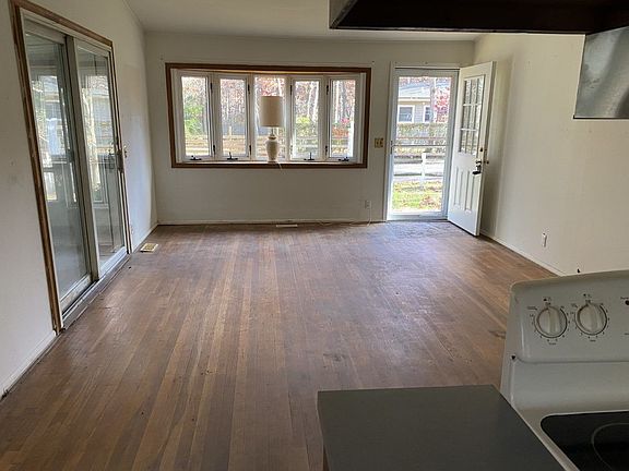 4th image of 24 14th St