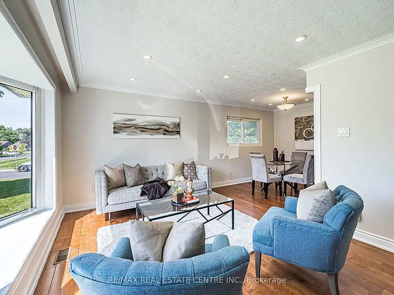 2 Milner Rd #MAIN FLOOR — Photo 13