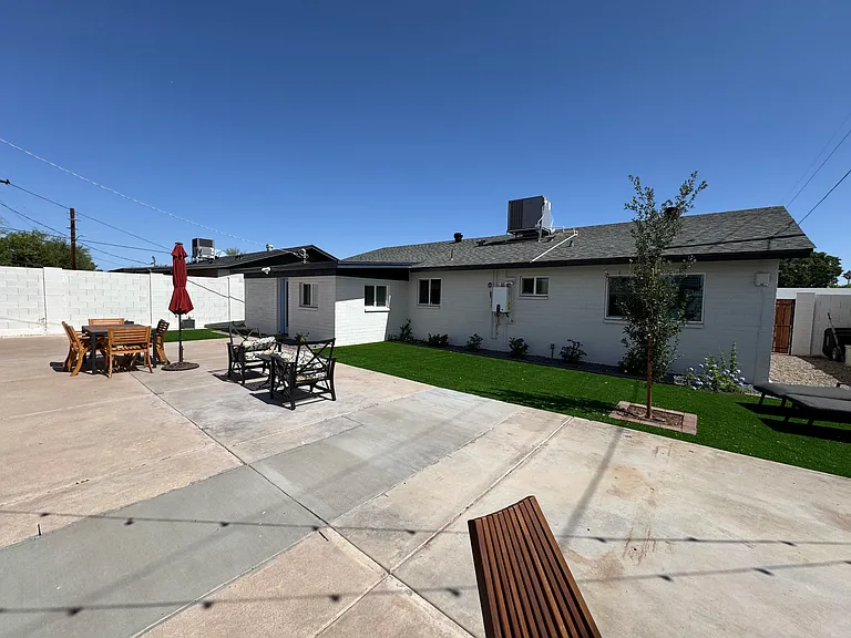 1008 W 10th Pl — Photo 15