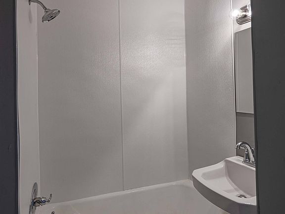 3rd image of 120 Poplar St #B-1