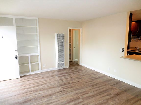 2nd image of 117 E El Portal APT 1