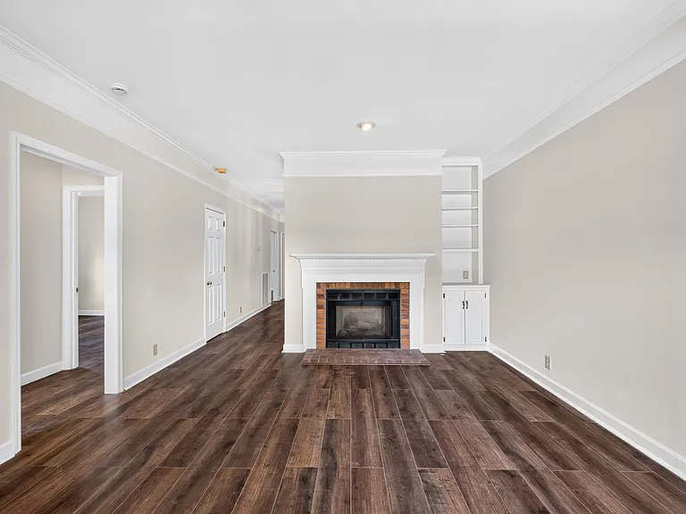 1215 Carriage Park Dr — Photo 3