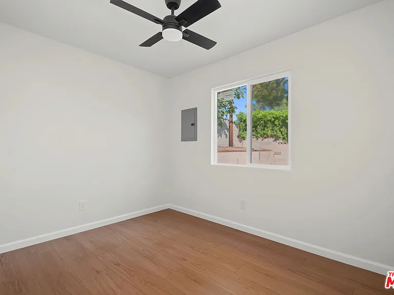 11512 Fenton Ave — Photo 9