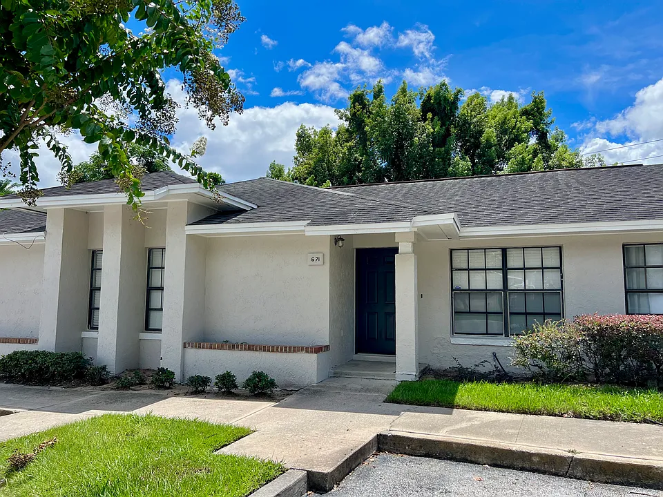 671 Woodlane Cir