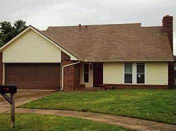 1st image of 213 Red Oak Cir