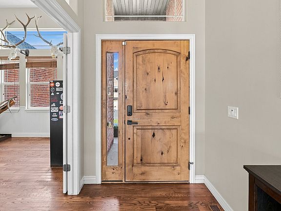 3rd image of 170 Lakeview