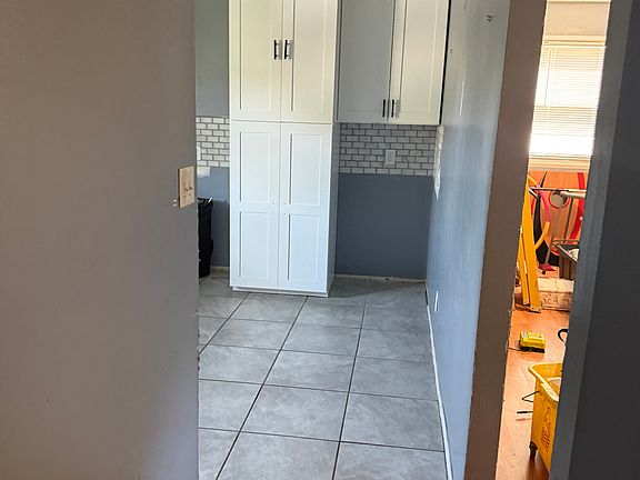 5th image of 11832 Criterion Ave