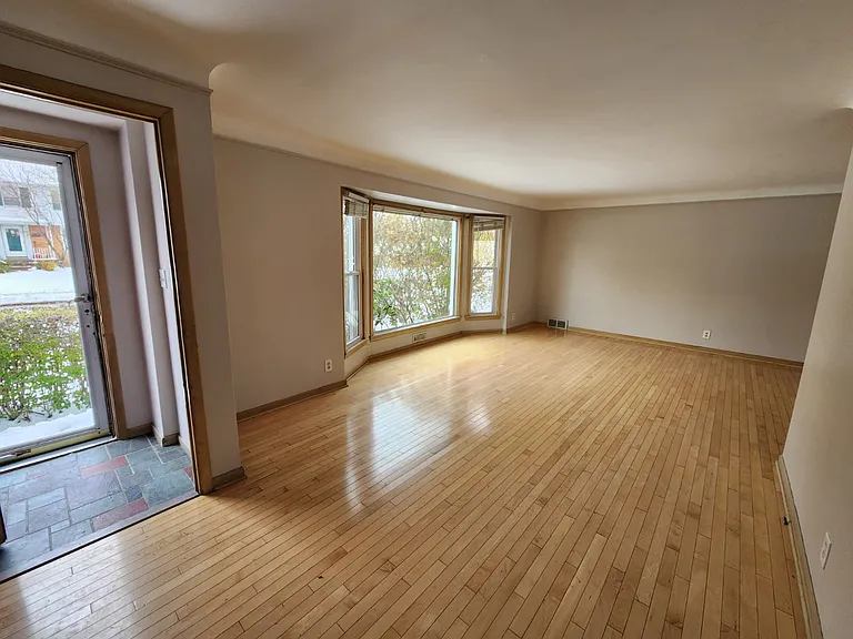 2413 Elmdale Rd — Photo 2