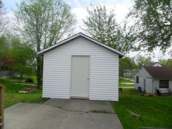 3rd image of 316 1st Ave