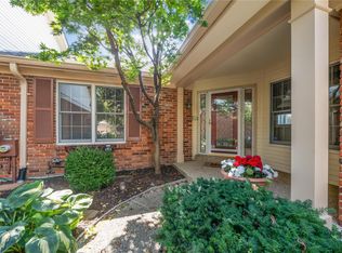 320 Morristown Ct, Chesterfield, MO