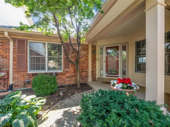 320 Morristown Ct, Chesterfield, MO 63017